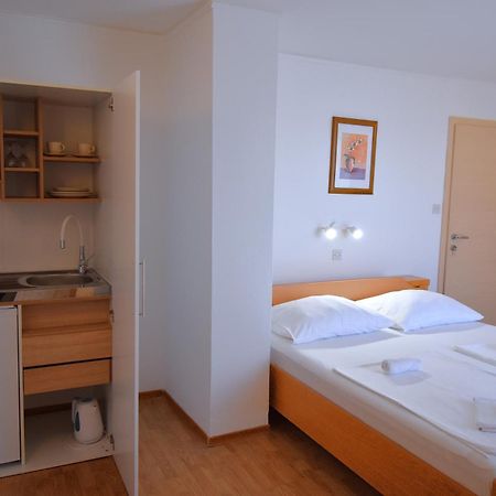 Guest House Sandra Rab Town Exteriér fotografie