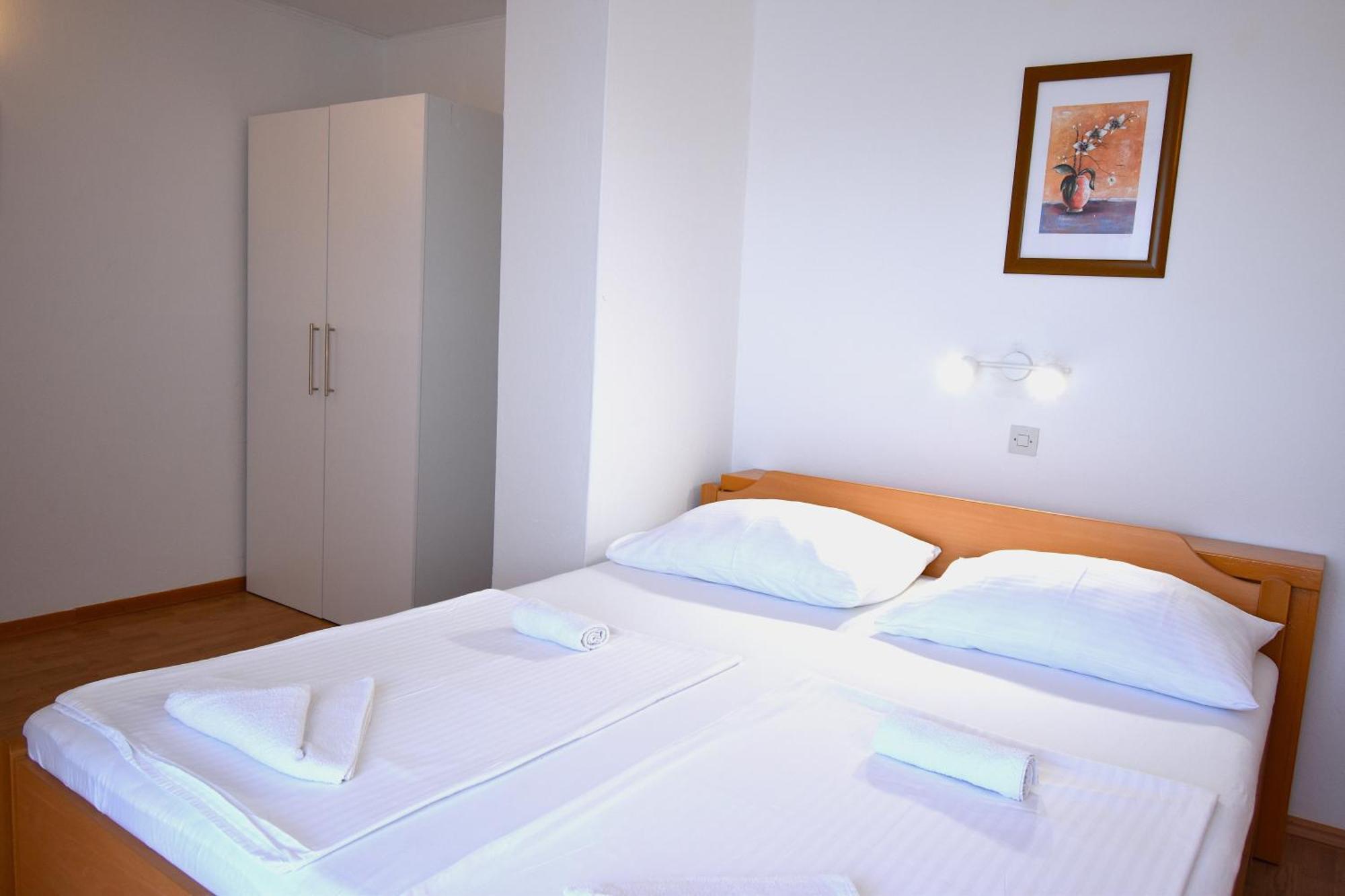 Guest House Sandra Rab Town Exteriér fotografie